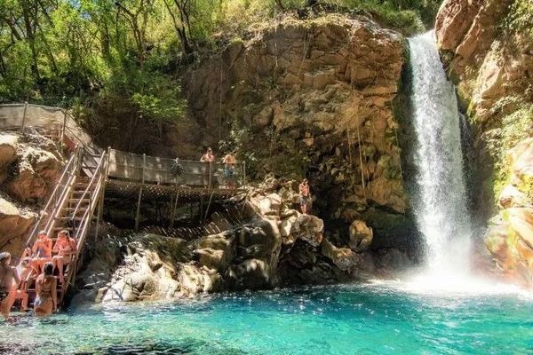 Oropéndola Bridges and the Río Negro Hot Springs, Flat Trails