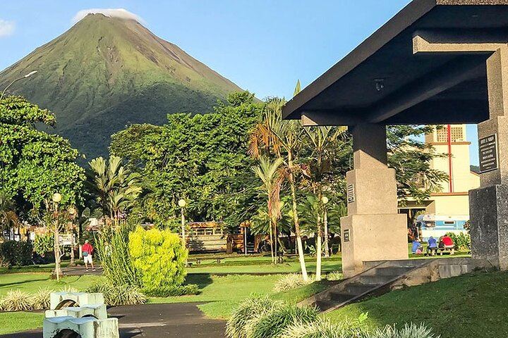 Private Transfer San Jose Airport > Arenal Volcano/La Fortuna