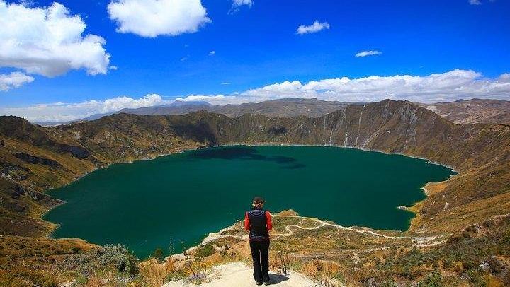 Quilotoa Lagoon and Volcanoes Avenue Day Trip with Entrances