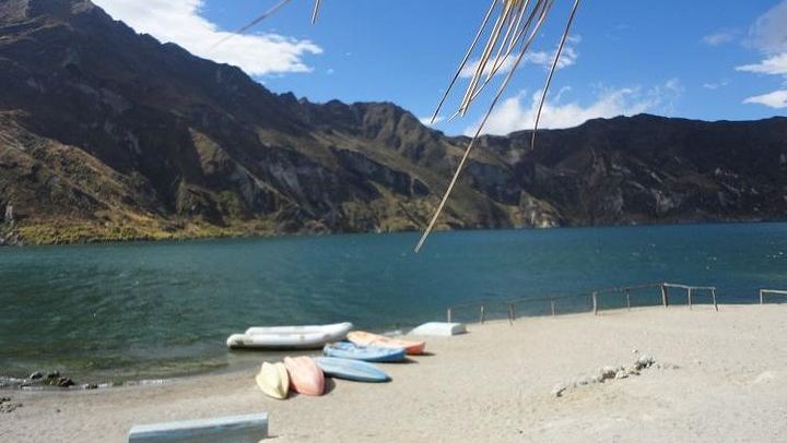 Quilotoa Lagoon and Volcanoes Avenue Day Trip with Entrances