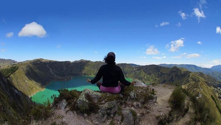 Quilotoa Lagoon and Volcanoes Avenue Day Trip with Entrances