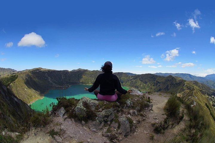 Quilotoa Lagoon and Volcanoes Avenue Day Trip with Entrances