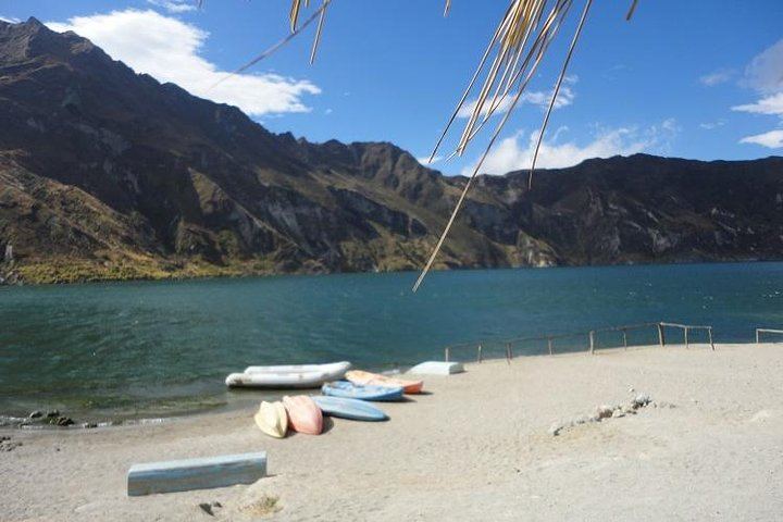 Quilotoa Lagoon and Volcanoes Avenue Day Trip with Entrances