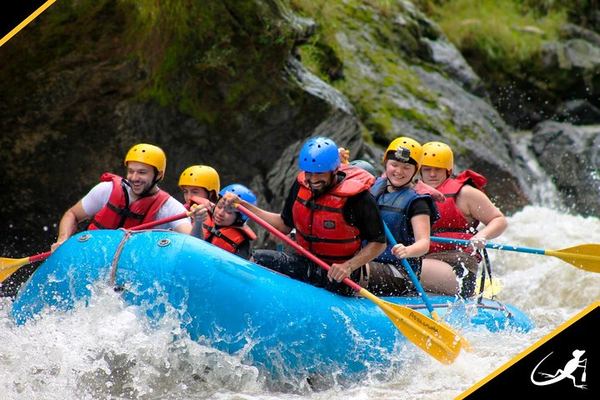 Rafting 29 km of the Pacuare from Turrialba, with Lunch at the Take-Out