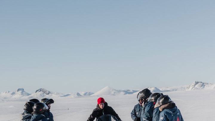 Reykjavik: Golden Circle Guided Super-Jeep Tour and Snowmobiling