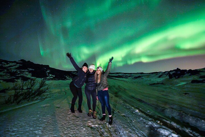 From Reykjavík: Evening Lava Tunnel Tour and Northern Lights Tour