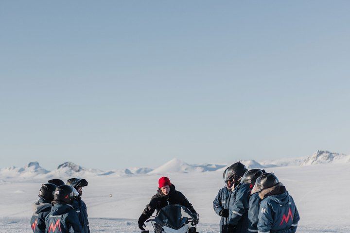 Reykjavik: Golden Circle Guided Super-Jeep Tour and Snowmobiling