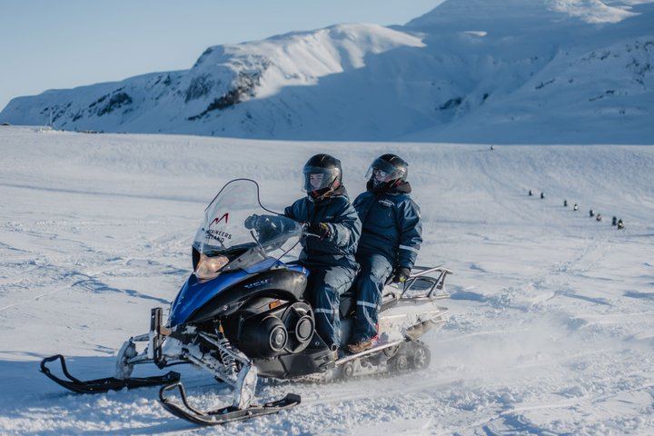 Reykjavik: Golden Circle Guided Super-Jeep Tour and Snowmobiling