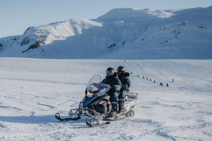 Reykjavik: Golden Circle Guided Super-Jeep Tour and Snowmobiling