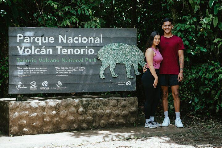 Rio Celeste waterfall and slothland excursion
