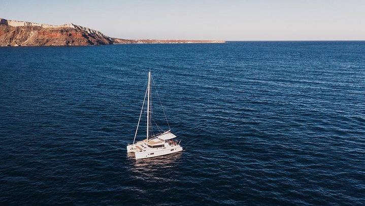 Romantic Sunset Catamaran Caldera Cruise incl. Meal & Drinks