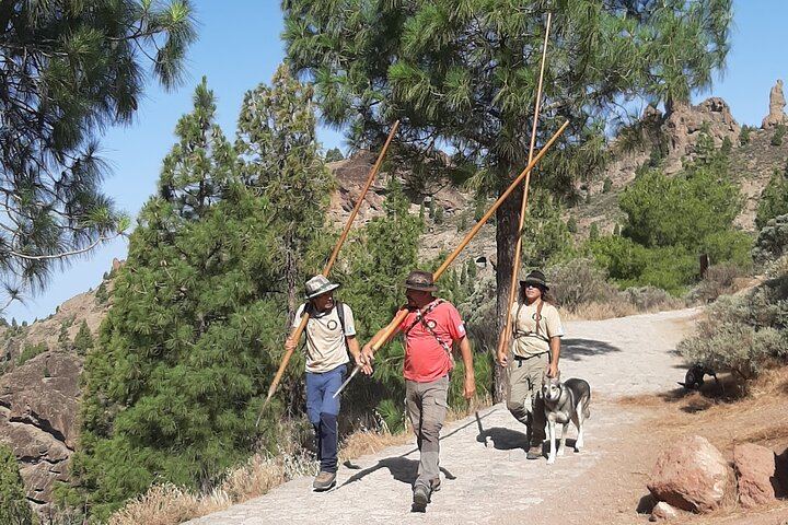 Roque Nublo: hiking on volcanoes with Sky Rebels
