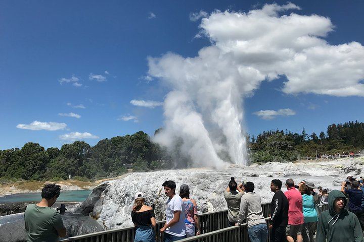 Rotorua Cultural and Geothermal Wonderland Tour – Depart Tauranga