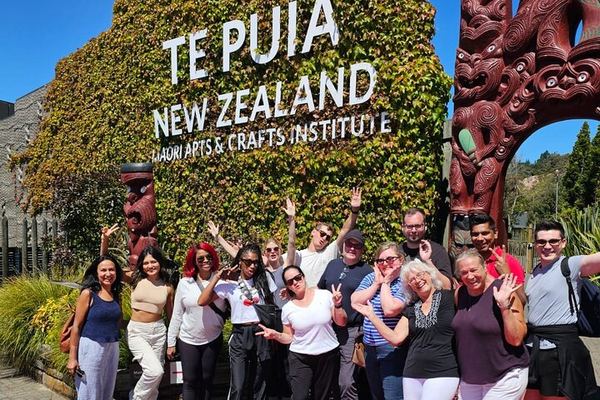 Wai-O-Tapu's Devil's Bath and a 30-Metre Geyser: Two Parks and Lunch from Auckland