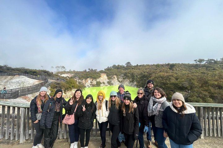 Rotorua Highlights Tour: Waiotapu, Hot Tubs & Lunch from Auckland