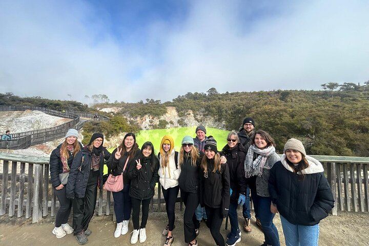 Rotorua Highlights Tour: Waiotapu, Te Puia & Lunch from Auckland