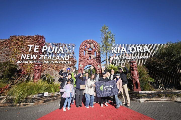 Hobbiton & Rotorua including Te Puia Day Tour from Auckland
