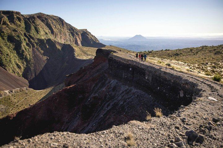 Rotorua Hiking: Mt Tarawera Guided Volcanic Crater Experience