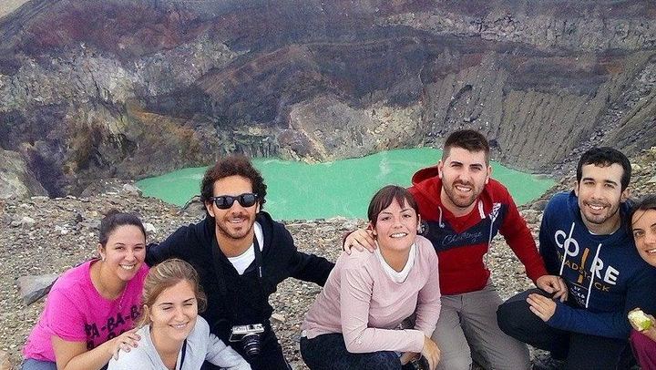 Santa Ana Volcano Hiking Tour El Salvador - Friends having fun