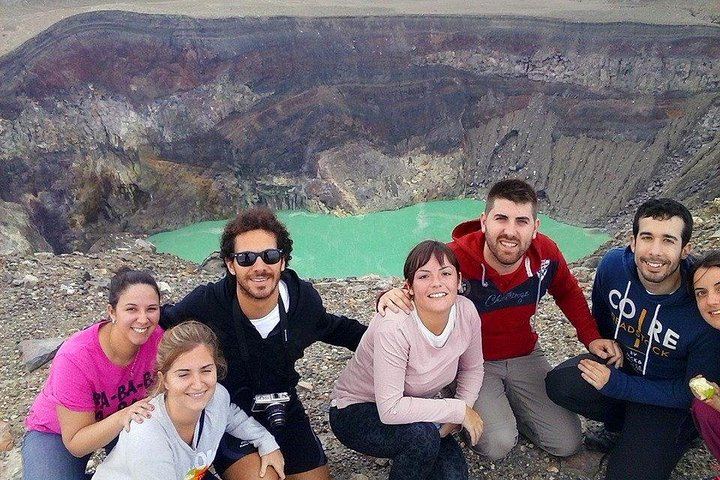 Santa Ana Volcano Hiking Tour El Salvador - Friends having fun
