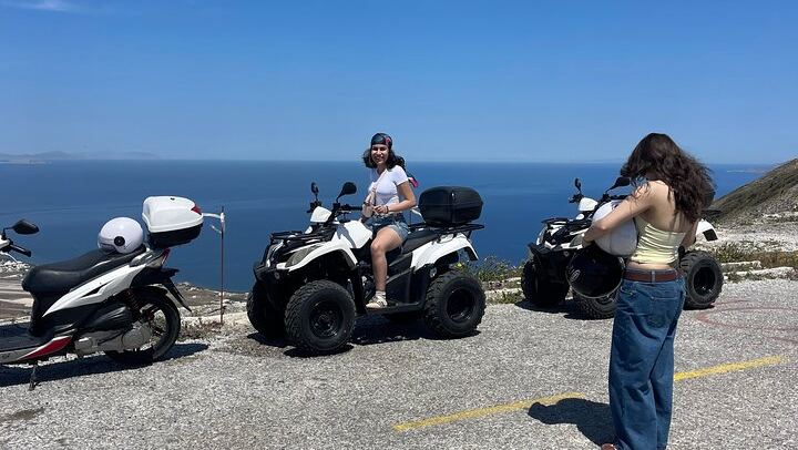 Santorini ATV Highlights Tour: Oia, Viewpoints & Volcanic Beaches