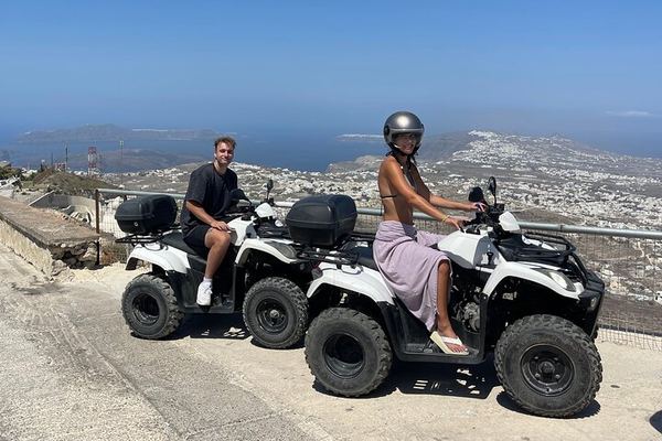 Santorini by Quad: Emporio's Windmills and the Castelli at Pyrgos