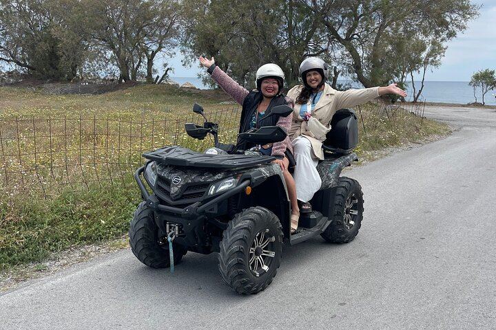 Santorini ATV Highlights Tour: Oia, Viewpoints & Volcanic Beaches