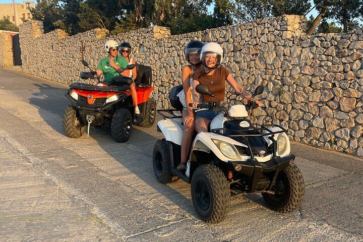 Santorini ATV Highlights Tour: Oia, Viewpoints & Volcanic Beaches