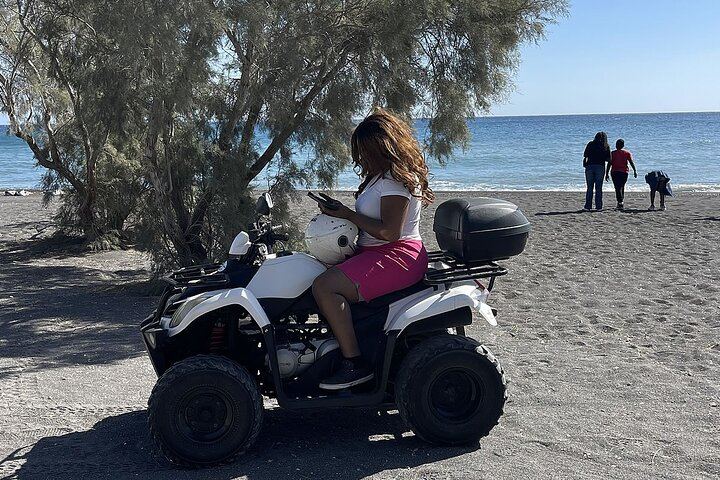 Santorini ATV Highlights Tour: Oia, Viewpoints & Volcanic Beaches