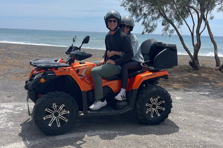 Santorini ATV Highlights Tour: Oia, Viewpoints & Volcanic Beaches