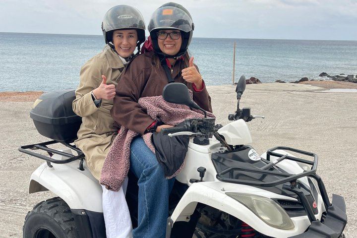 Santorini ATV Highlights Tour: Oia, Viewpoints & Volcanic Beaches