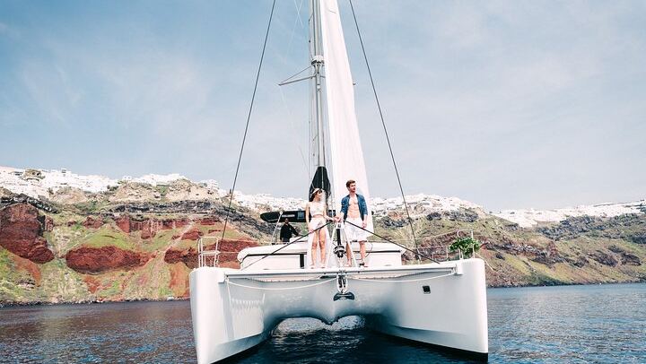 Santorini: Caldera Classic Semi-Private Cruise with BBQ & Drinks