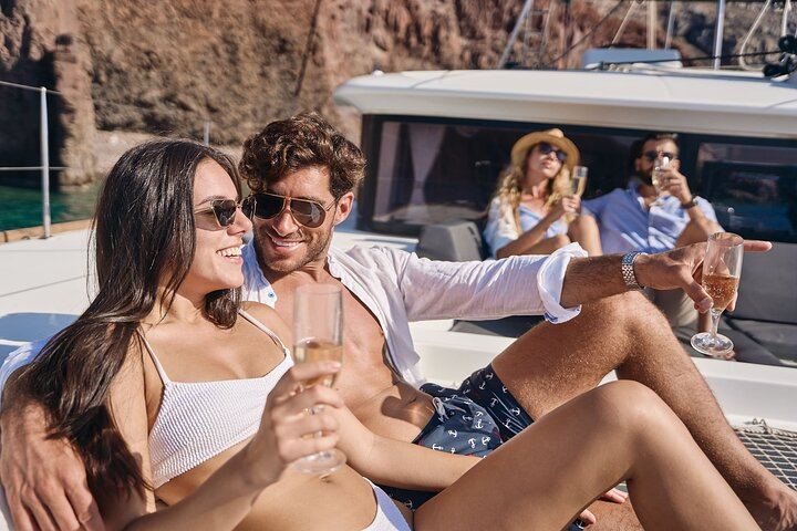 Santorini: Caldera Classic Semi-Private Cruise with BBQ & Drinks