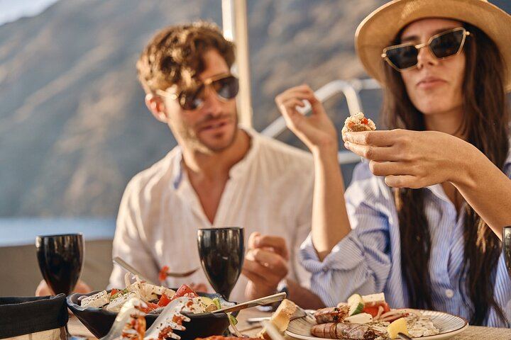 Santorini: Caldera Classic Semi-Private Cruise with BBQ & Drinks