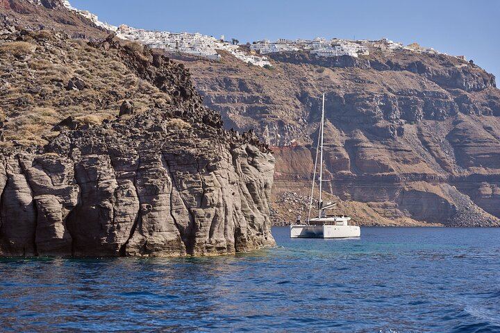 Santorini: Caldera Classic Semi-Private Cruise with BBQ & Drinks