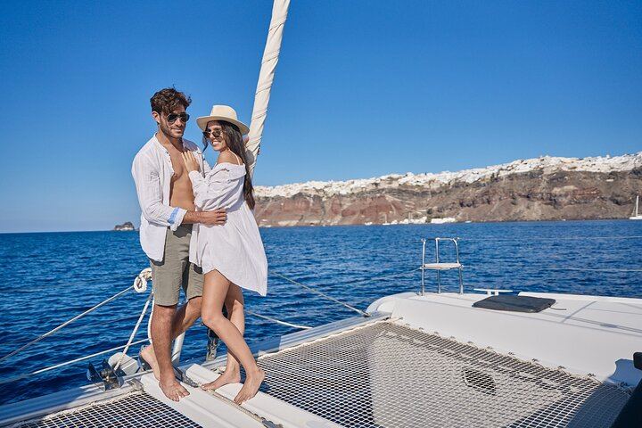 Santorini: Caldera Classic Semi-Private Cruise with BBQ & Drinks