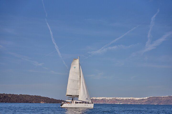 Santorini: Caldera Classic Semi-Private Cruise with BBQ & Drinks