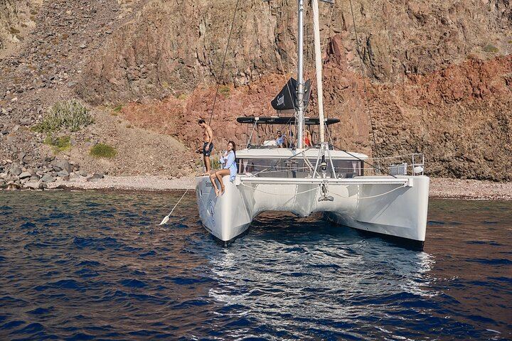 Santorini: Caldera Classic Semi-Private Cruise with BBQ & Drinks