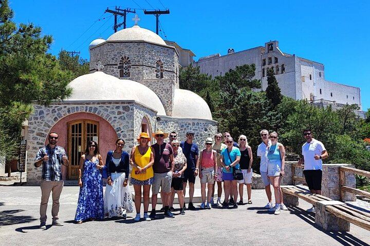 Santorini Half-Day Small Group Tour: Villages, Oia, Caldera Views
