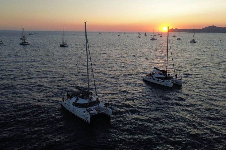 Santorini: Private Catamaran Cruise to Volcano with BBQ & Drinks
