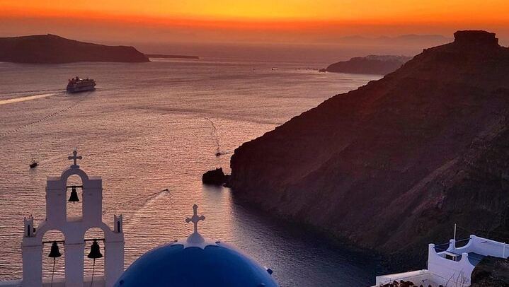 Santorini Private Tour : Blue Domes, Caldera Views & Oia