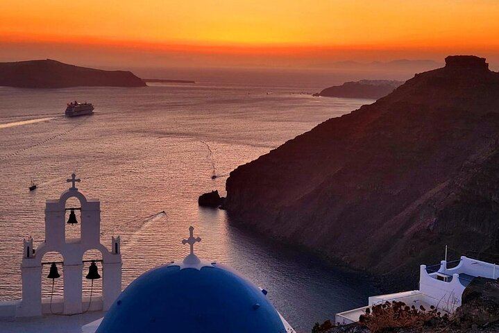 Santorini Private Tour : Blue Domes, Caldera Views & Oia