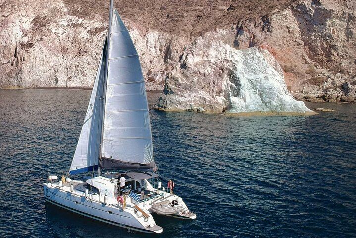 Santorini: Standard Small-Group Catamaran Volcano, BBQ & Drinks