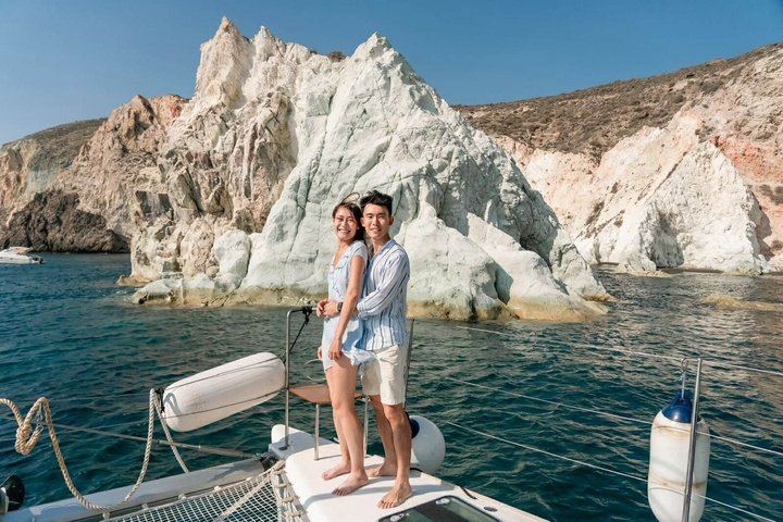 Santorini: Standard Small-Group Catamaran Volcano, BBQ & Drinks