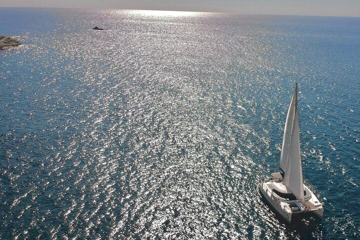 Santorini: Standard Small-Group Catamaran Volcano, BBQ & Drinks