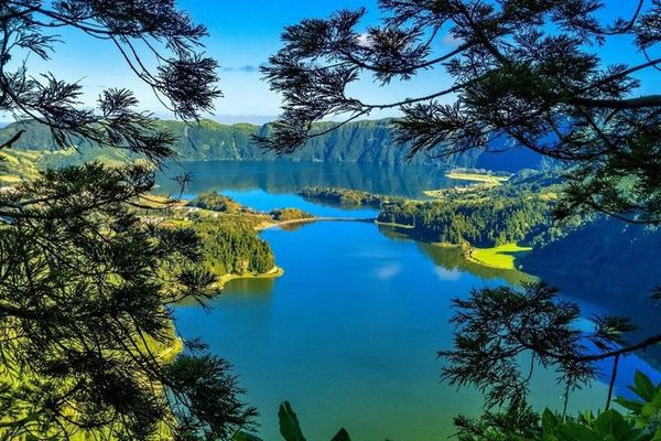 São Miguel in Two Days: the Highest Lagoon and the Glass Pineapples