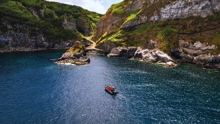 São Miguel: Sea Caves & Volcanic Cliffs Boat Tour