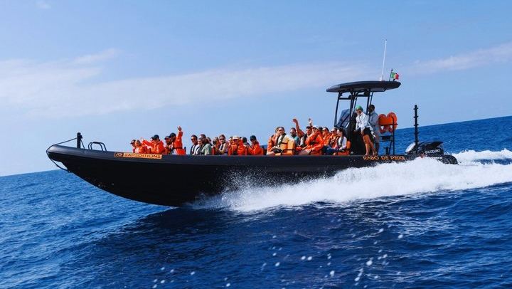 São Miguel: Sea Caves & Volcanic Cliffs Boat Tour
