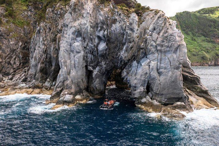 São Miguel: Sea Caves & Volcanic Cliffs Boat Tour