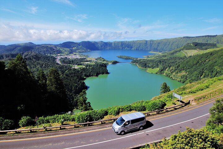 Sete Cidades arriving at Vista do Rei